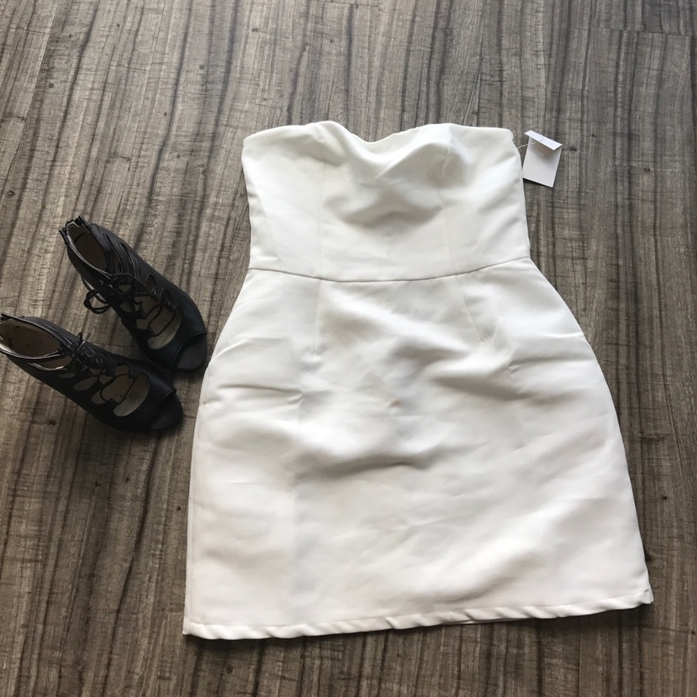 Tobi white strapless dress NWT