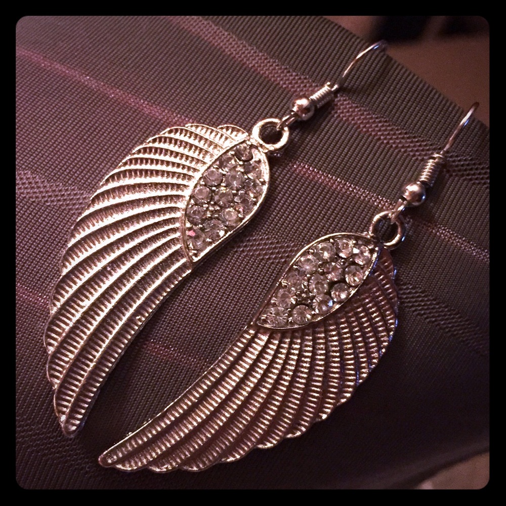 Sparkly Wing Earrings 💕