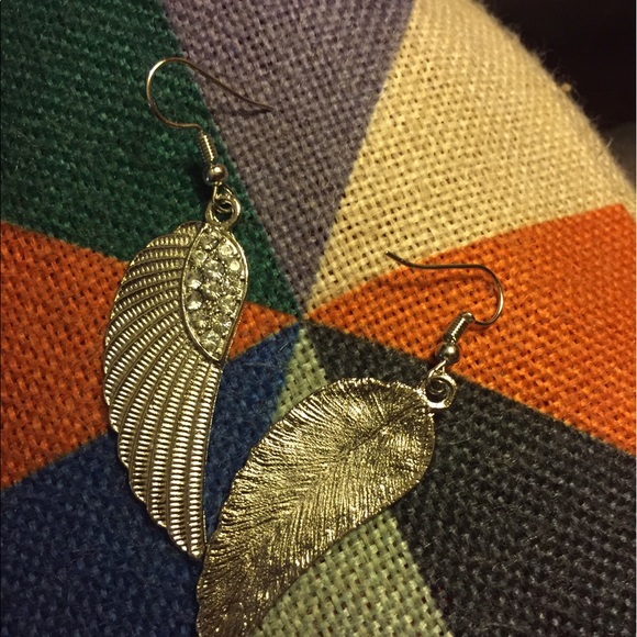 Sparkly Wing Earrings 💕 - Picture 2 of 2