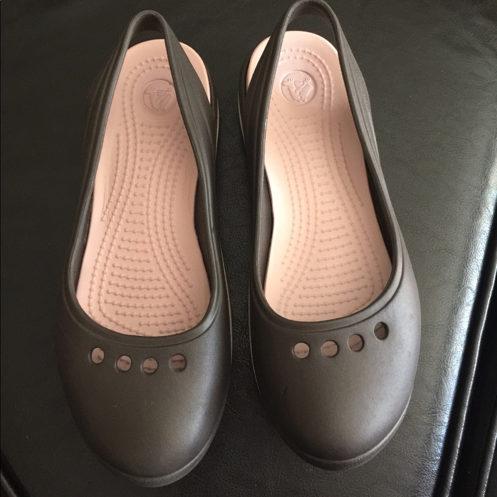Crocs dark brown pink clogs flats sandals women size 6