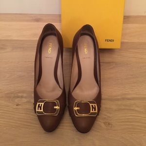 Fendi pumps!!