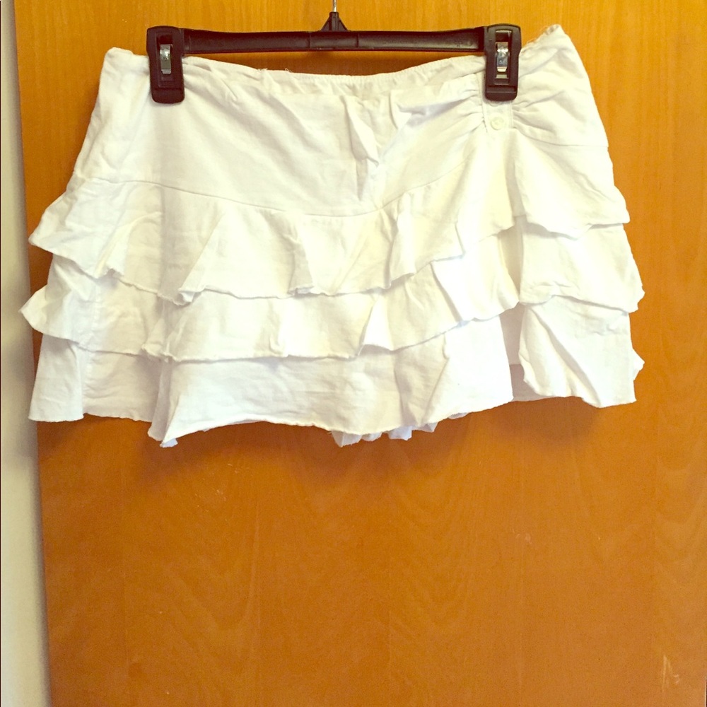 DONATED White skirt with shorts