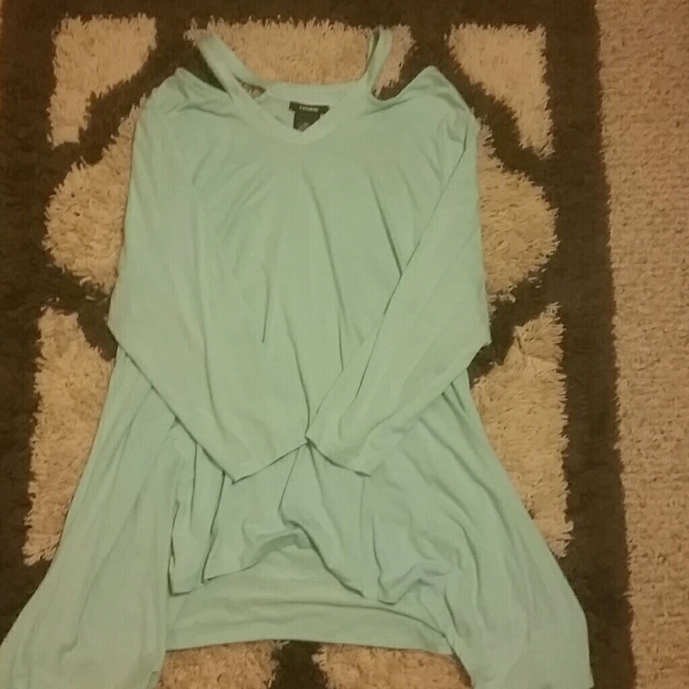 Premise cold shoulder tunic