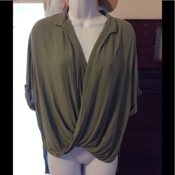 Topshop Tops - 🎉HP 7/1🎉 TopShop Wrap Blouse