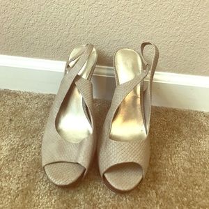 Sexy beige over the strap shoes