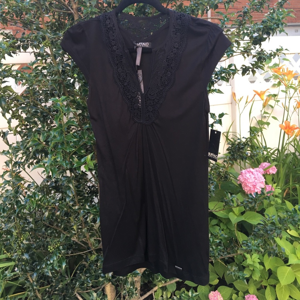 NWT Buffalo black cap sleeve v neck tee w crochet