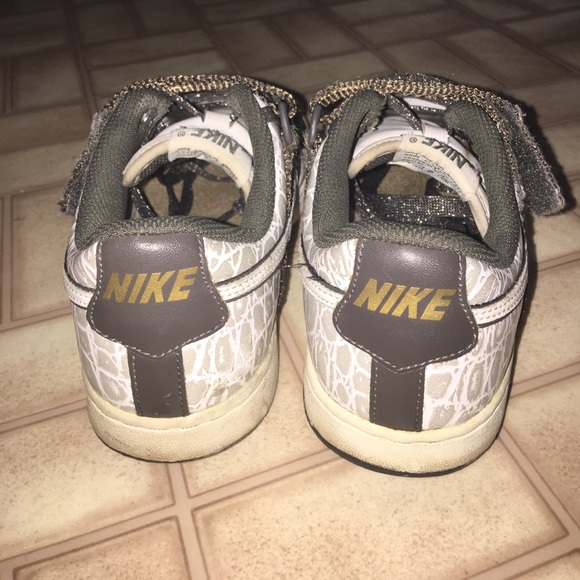 Women's Nike sneakers - Picture 3 of 4