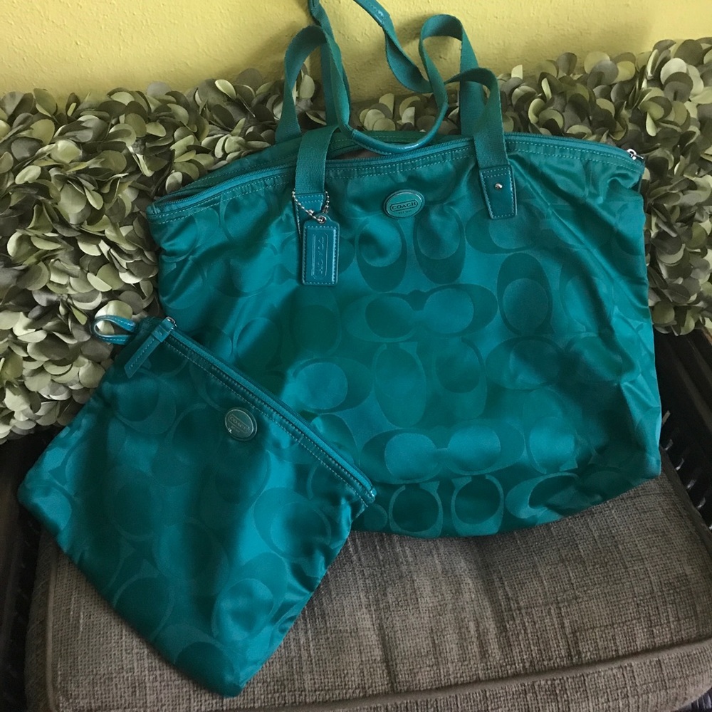 🍀Authentic Coach tote & Clutch 🍀