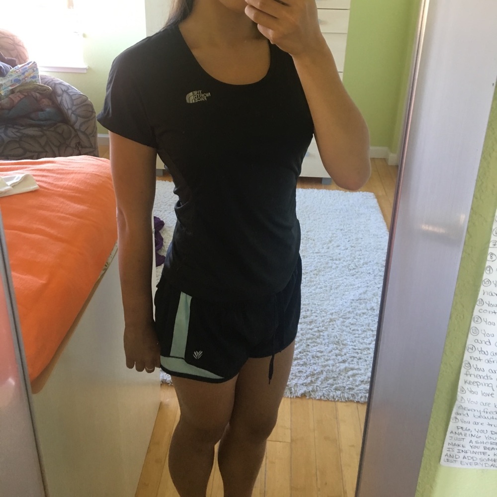 S/M NORTH FACE TEE