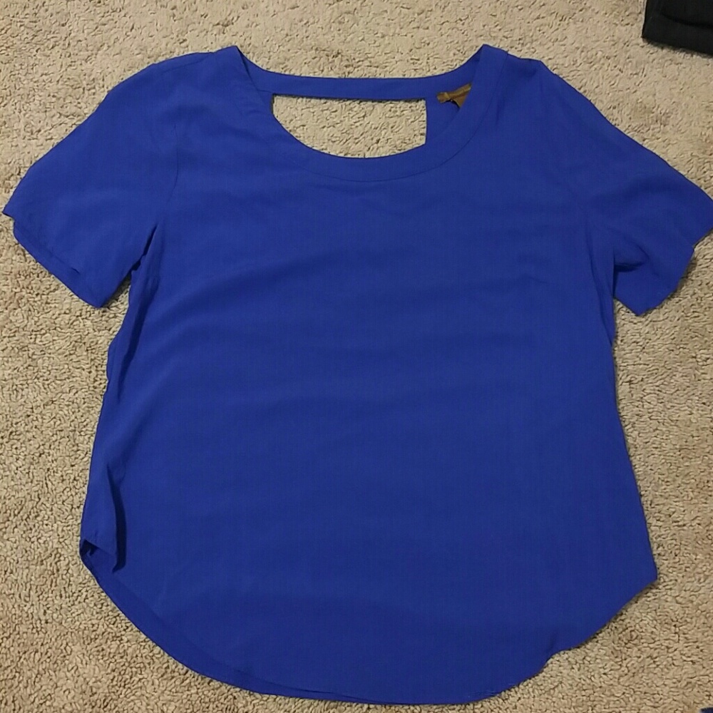 Blue keyhole top
