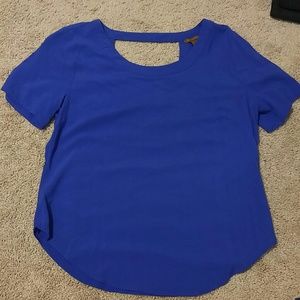 Blue keyhole top