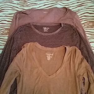 CLEARANCE!  bundle of 3 long sleeve tops