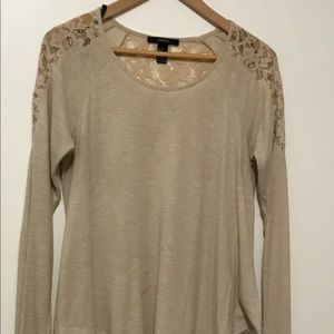 Long sleeve, lace detail