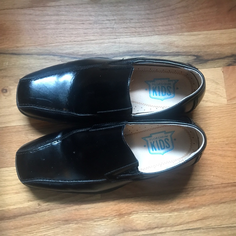Florsheim kids dress shoes. SIZE 3.5