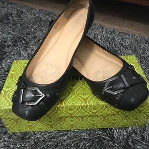 Gianni Bini flats