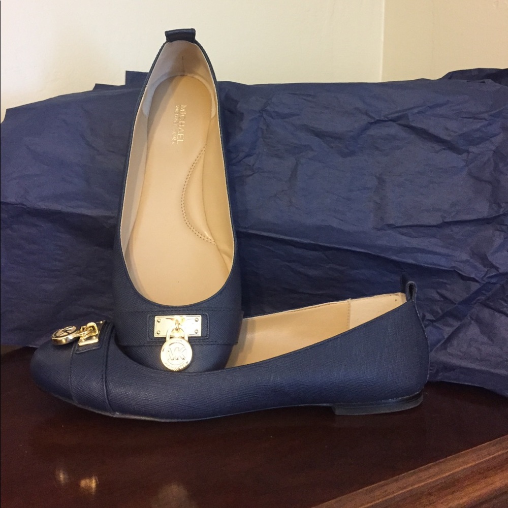 Cute MK Navy Flats