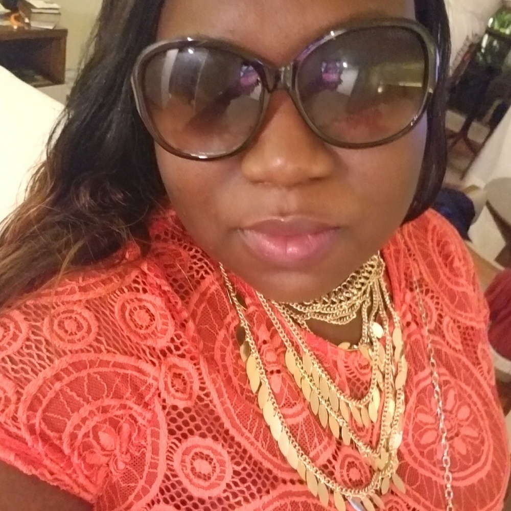 Meet your Posher, Denise