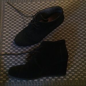Toms Black Wedges