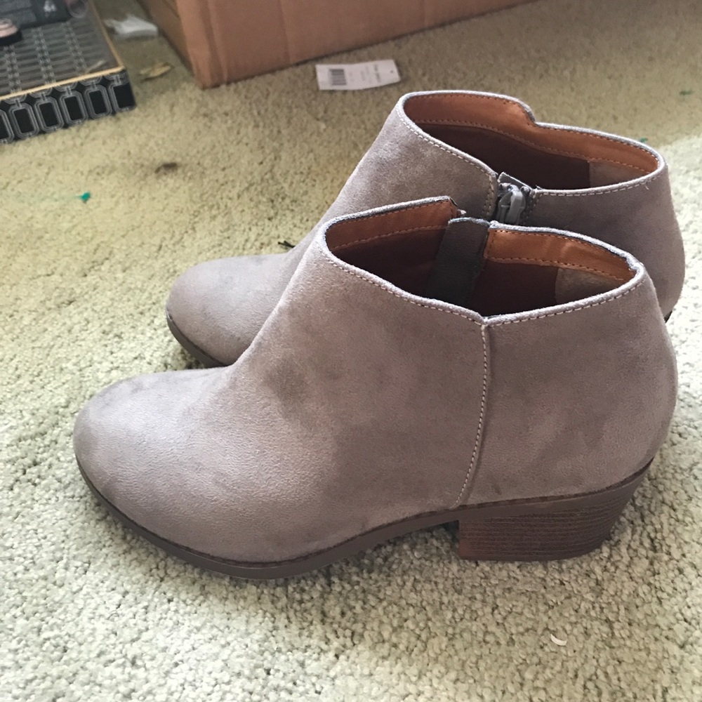 SODA faux suede booties - size 5