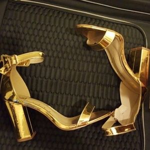 Gold pumps