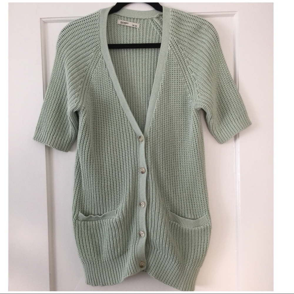 Short sleeve V-neck sweater.