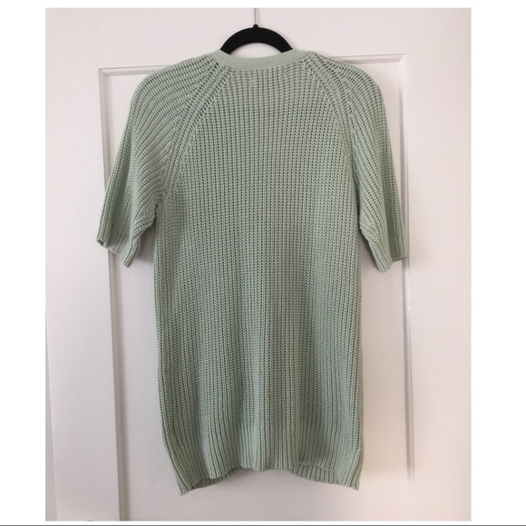 Short sleeve V-neck sweater. - Picture 2 of 2