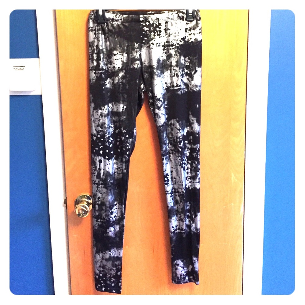 DONATED Metallic black and gray leggings