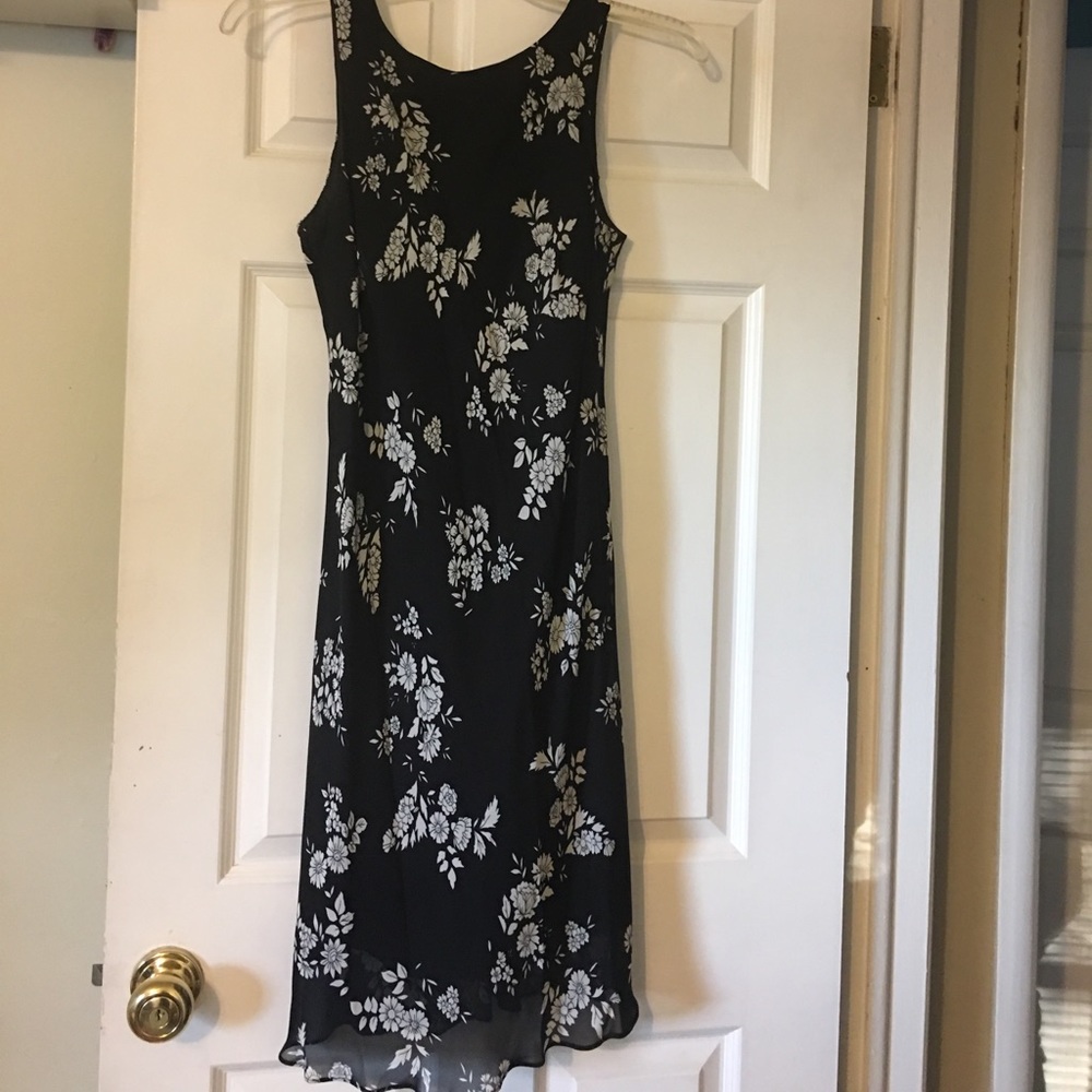 Evan Picone Black with a floral print dress