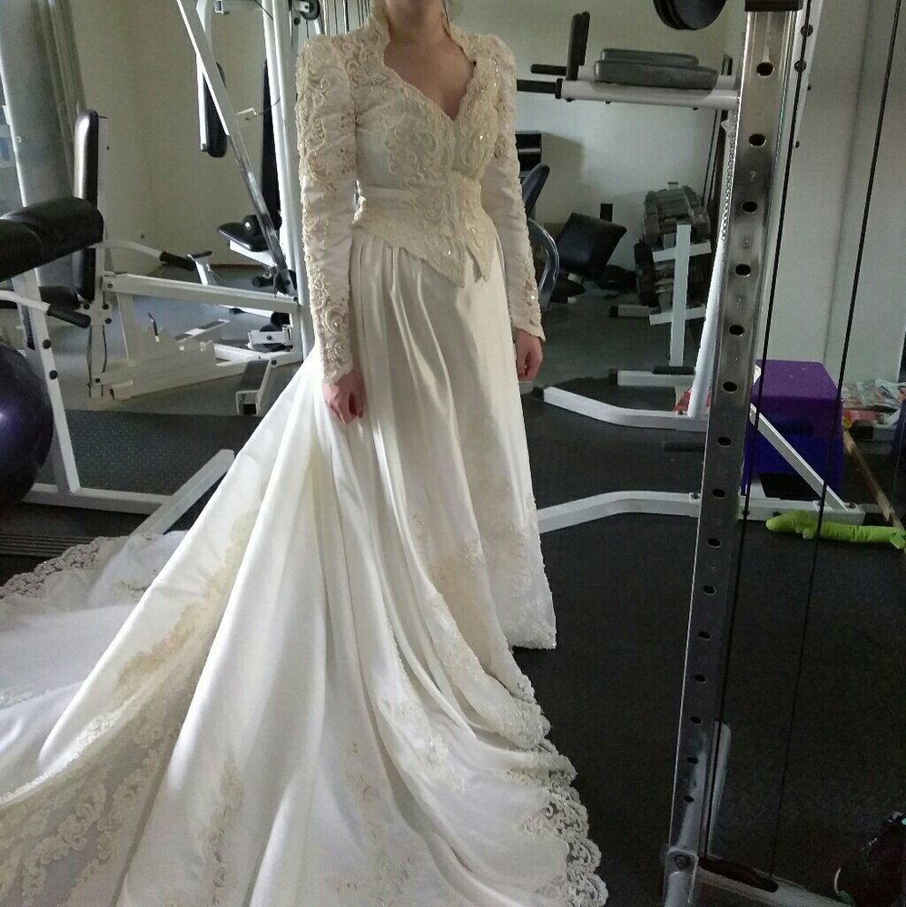 Elegant Vintage Wedding Dress