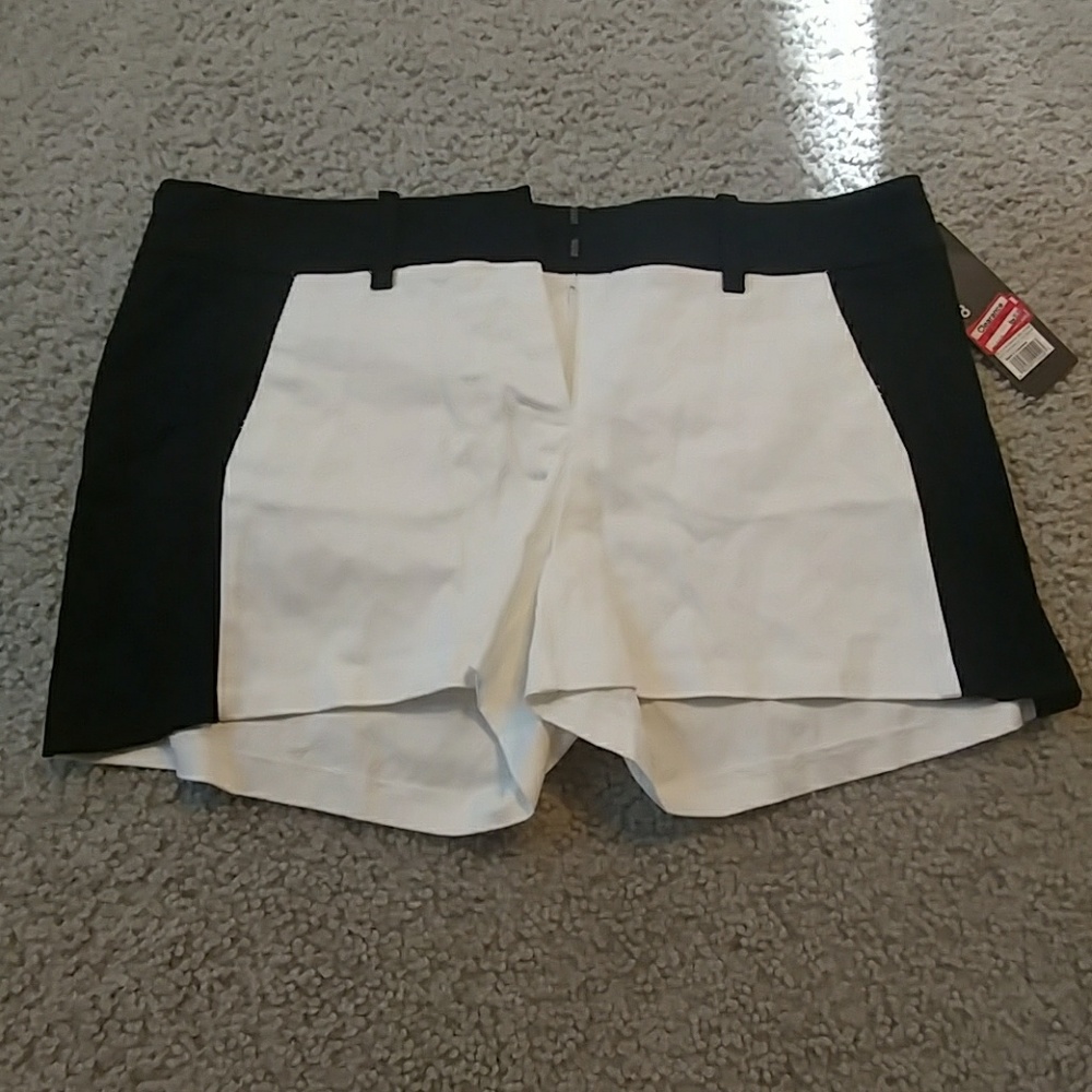 Mossimo size 8 white and black shorts