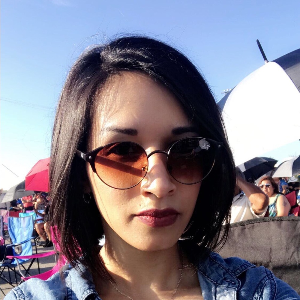 Meet your Posher, Nicole