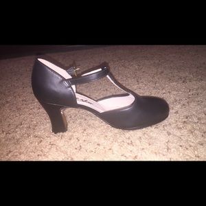 BRAND NEW Capezio T-Strap character heel; size 7