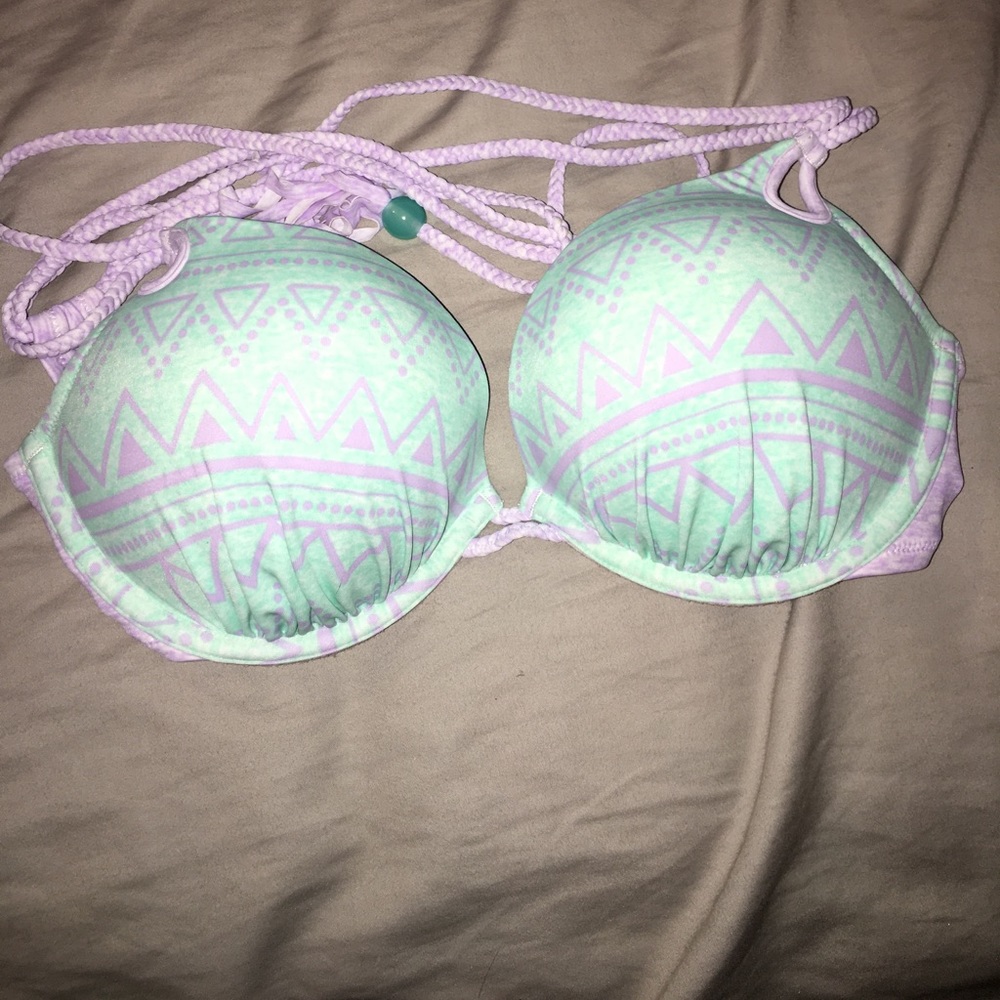 32d Victoria secret swim top