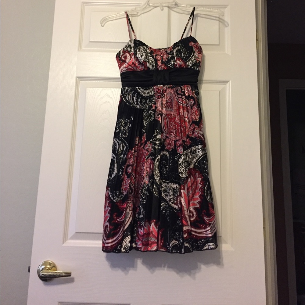 Speechless Black Red Paisley Pleated Mini Dress
