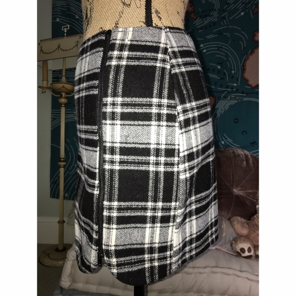 Hollister Plaid skirt - Picture 2 of 3