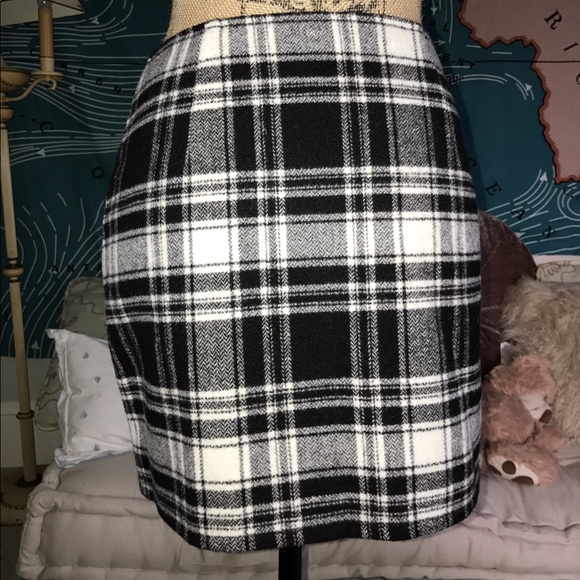 Hollister Plaid skirt - Picture 3 of 3