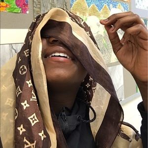 Meet your Posher, Ellis