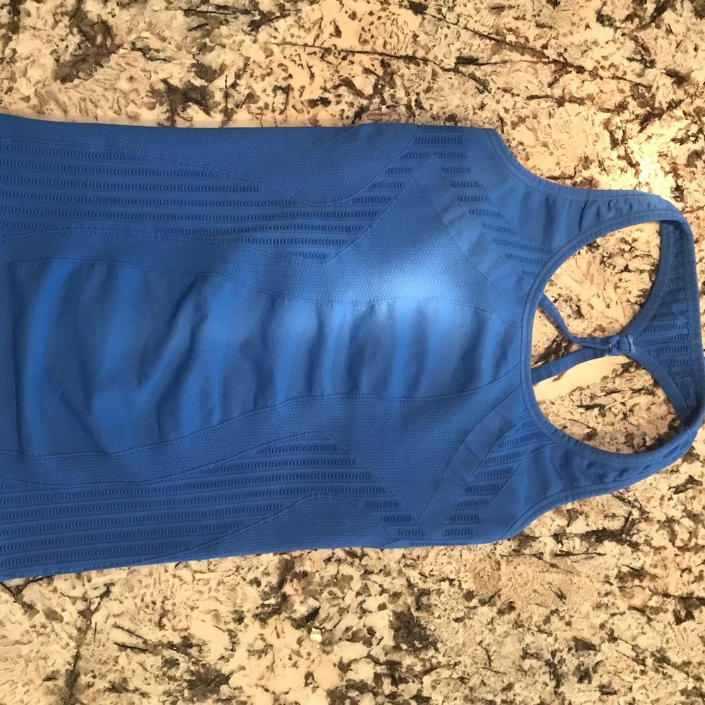 NWOT-women's workout tank top with bra, blue Med