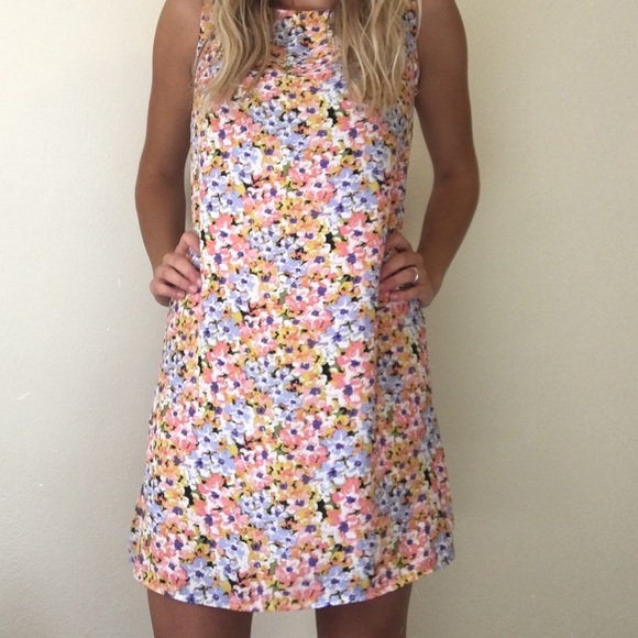 point Dresses & Skirts - ❌SOLD❌Beautiful floral dress!