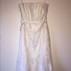 Strapless white dress with floral lace details