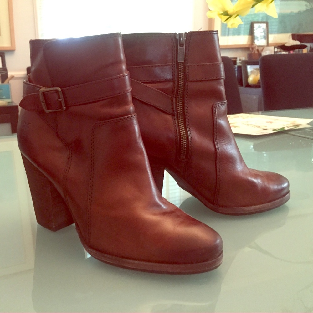 Gorgeous Frye ankle boots