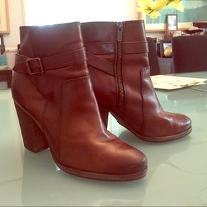 Gorgeous Frye ankle boots