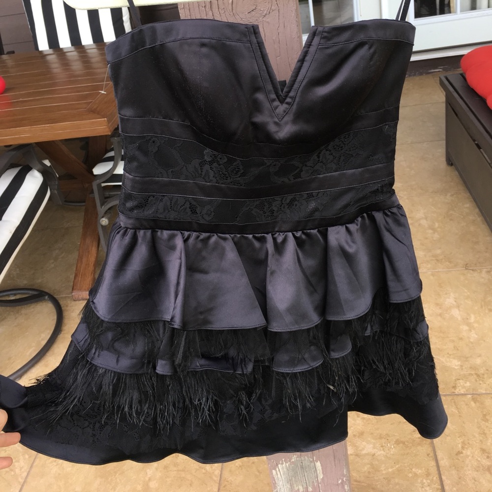 🖤Black Strapless BeBe dress with Ruffles🖤