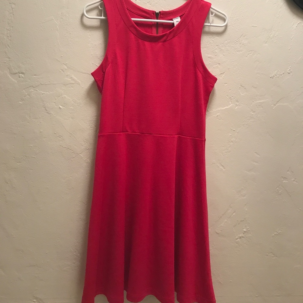 Fucsia dress above the knee