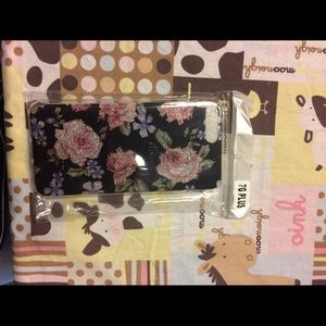 Two Iphone 7 plus cases bundle