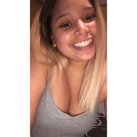 Meet your posher, Jessica! - Picture 1 of 3