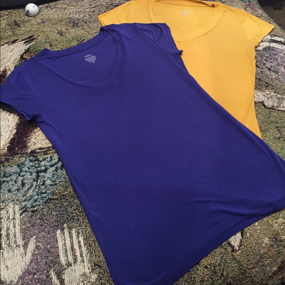 SOLD - FALL CLOSET CLEARANCE- Cute casual tops