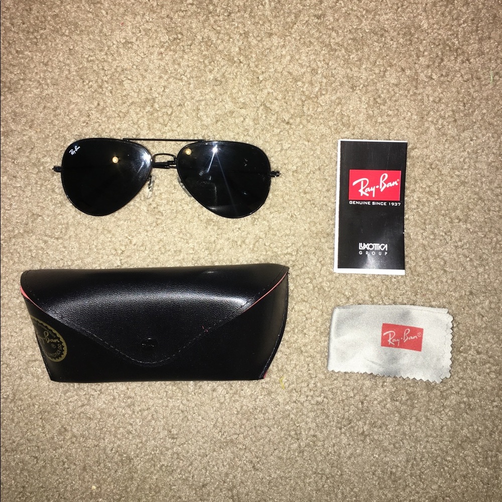🔴🔴🔴SOLD🔴🔴🔴Ray Ban black sunglasses