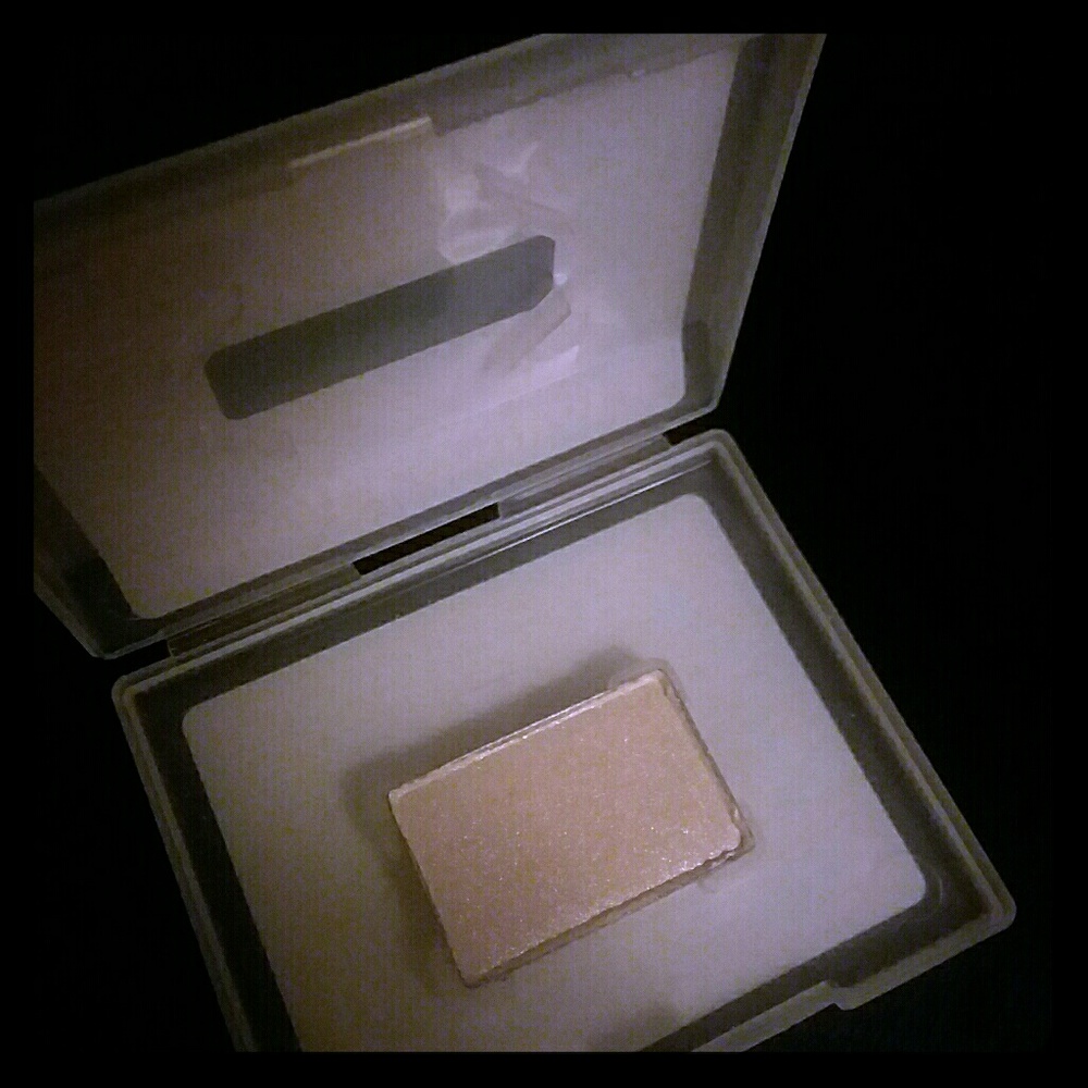 Mk mineral eye shadow