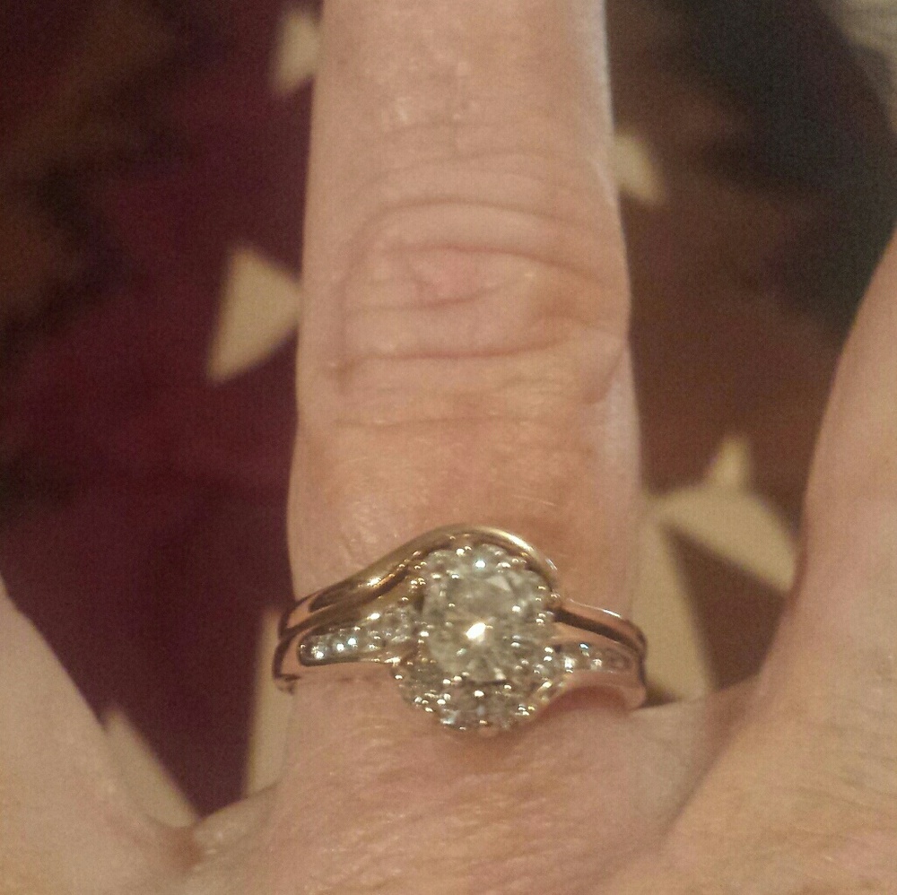Diamond gold ring